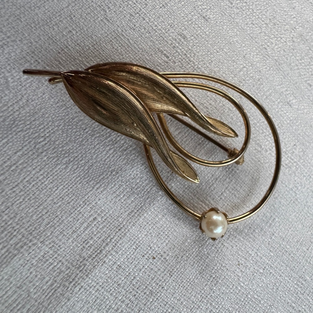 Vintage Gold Tone Leaf Swirl Faux Pearl Brooch Pin Botanical MCM Retro Accessory